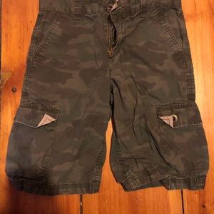 Boys Levi’s camo shorts